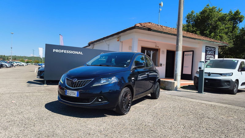 Lancia Ypsilon usata a Firenze