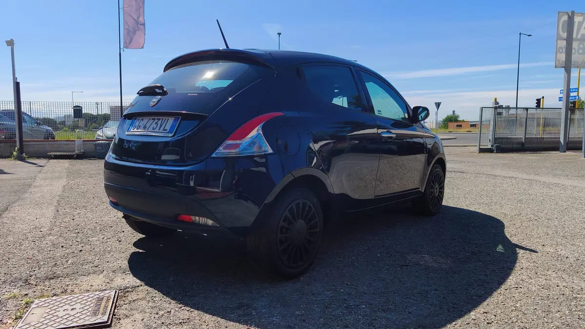 Lancia Ypsilon usata a Firenze (9)