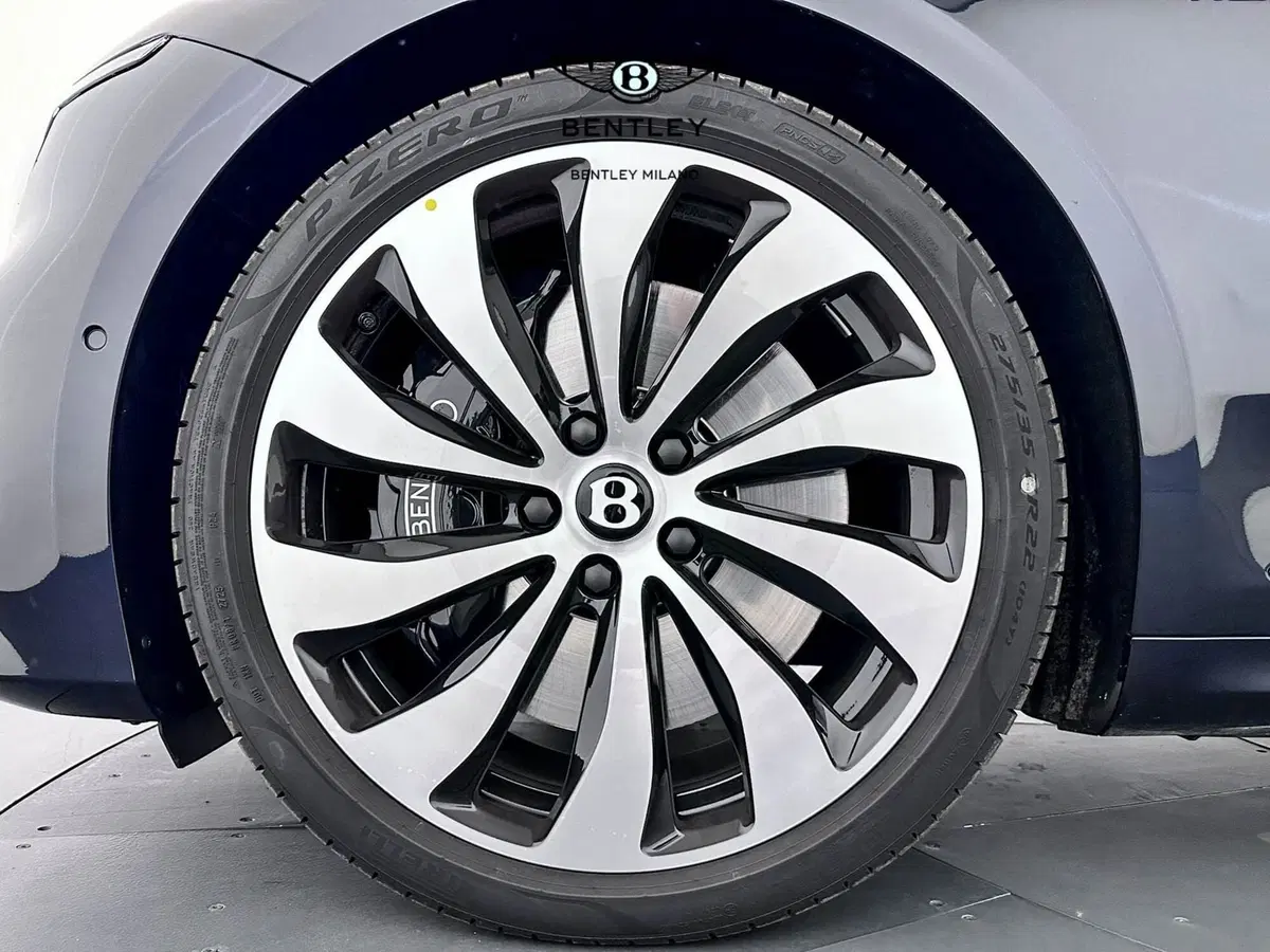 Bentley Continental GTC nuova a Milano (10)