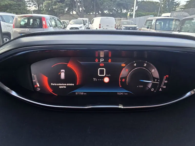 Peugeot 3008 usata a Massa-Carrara (9)