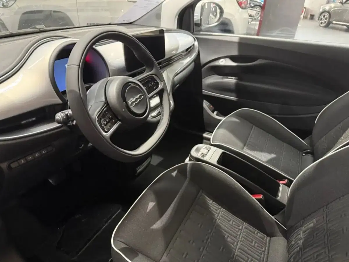 Fiat 500 Cabrio nuova a Latina (5)
