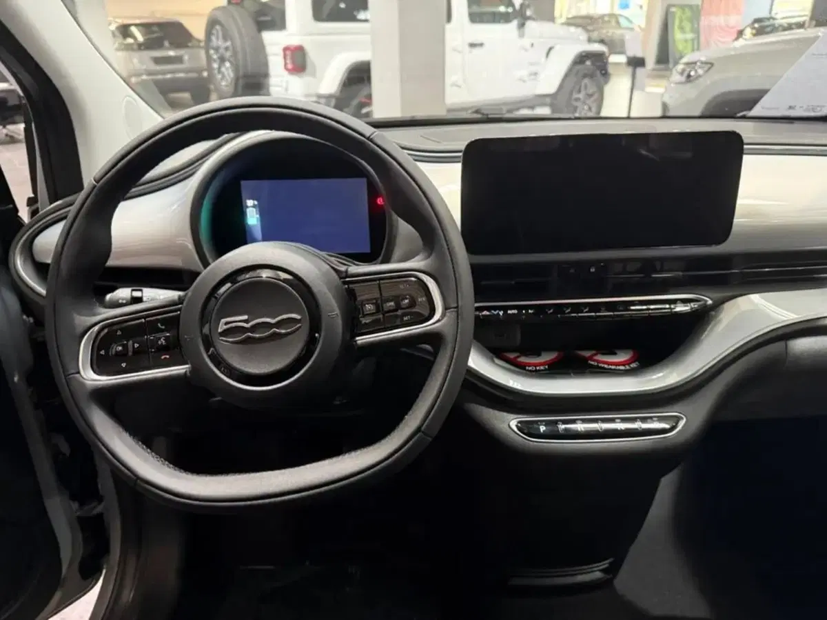 Fiat 500 Cabrio nuova a Latina (9)