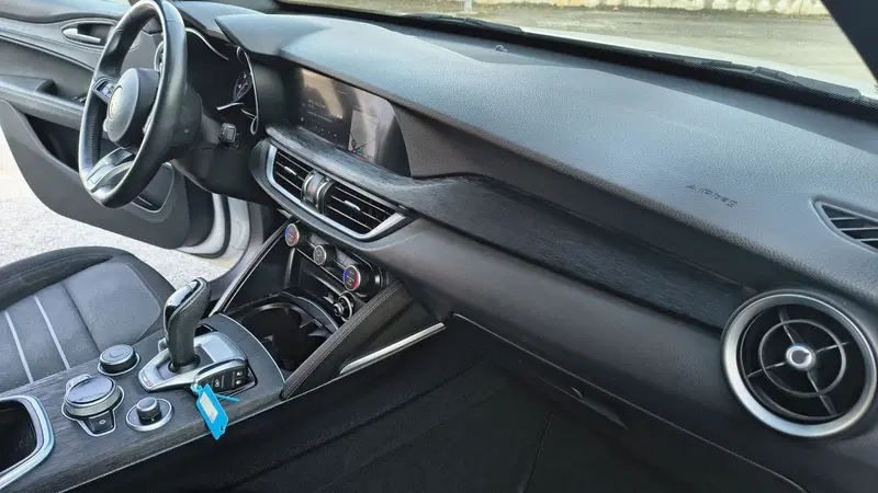 Alfa Romeo Stelvio usata a Padova (13)