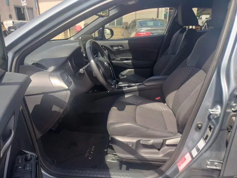 Toyota Toyota C-HR usata a Modena (8)