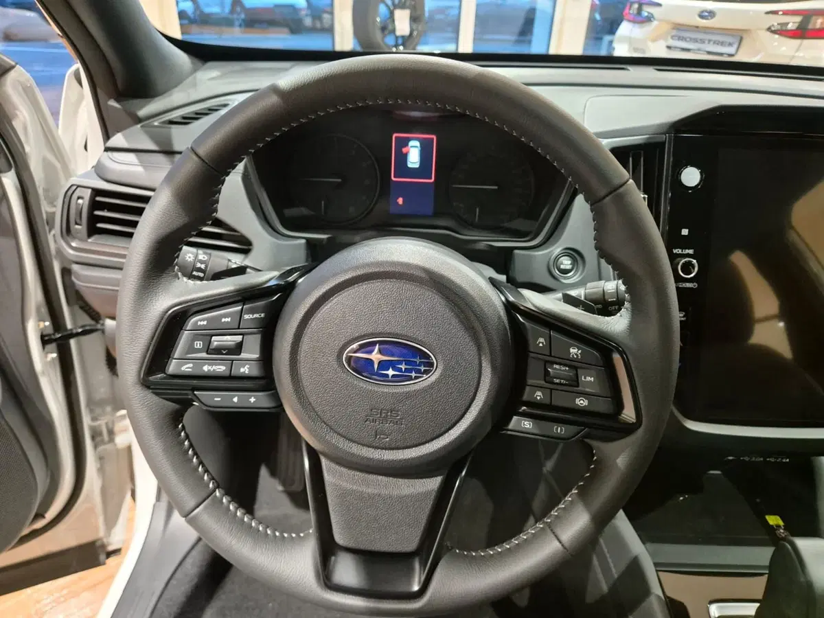 Subaru Forester nuova a Como (13)