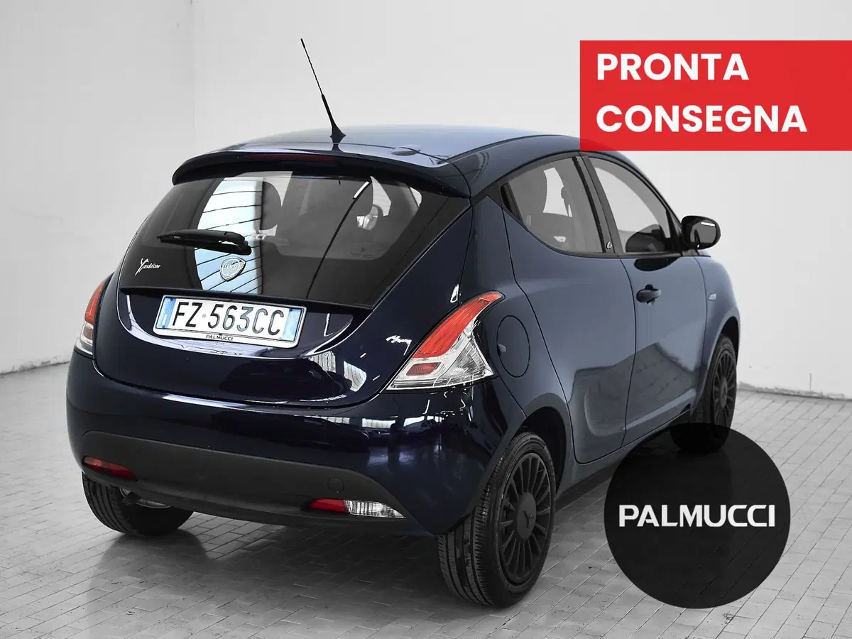 Lancia Ypsilon usata a Prato (3)