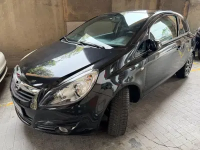 Opel Corsa 1.2 3 porte Club del 2011 usata a Genova