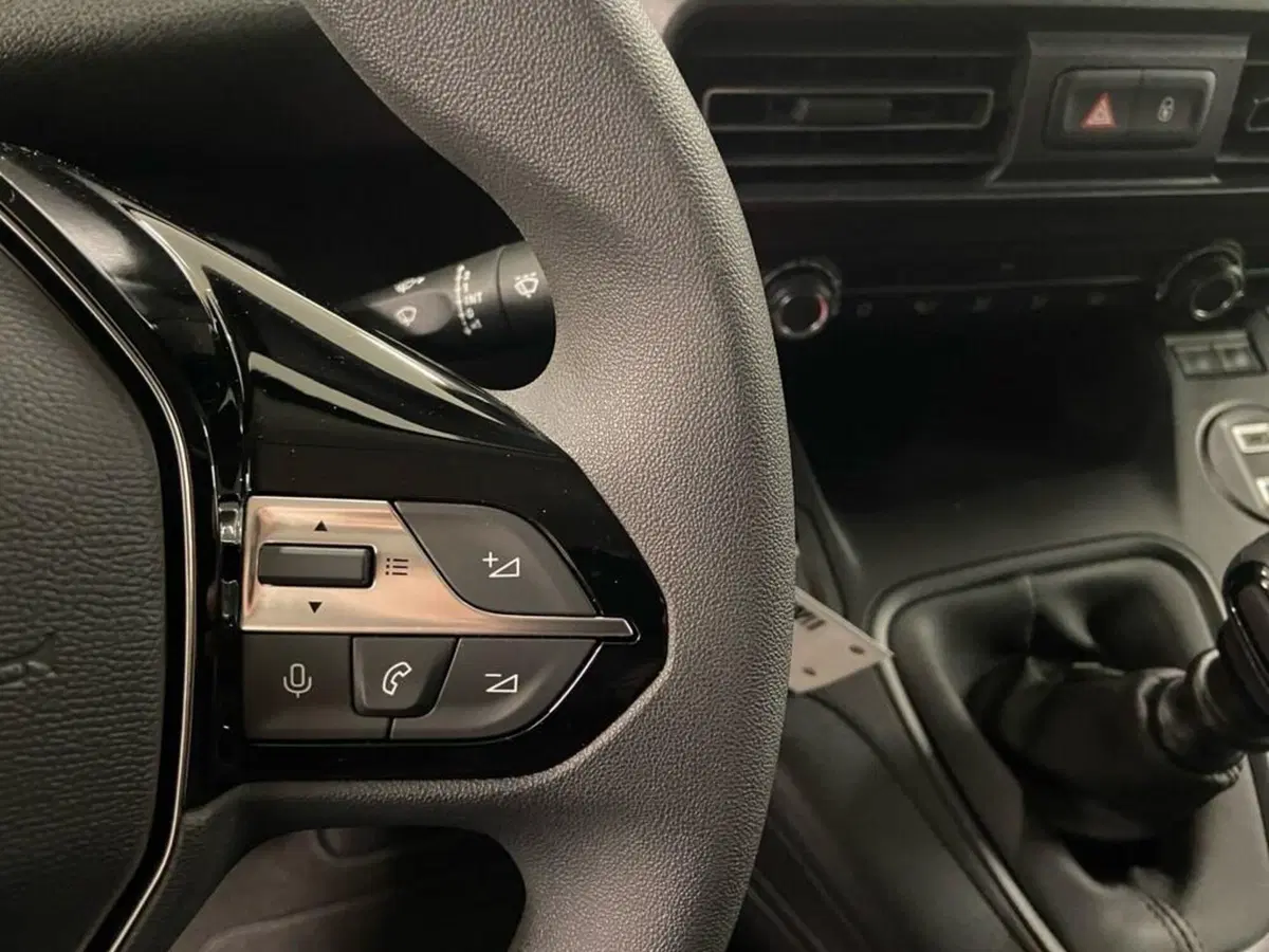 Peugeot Partner Furgone nuova a Torino (11)