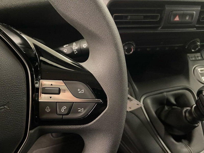 Peugeot Partner Furgone nuova a Torino (11)