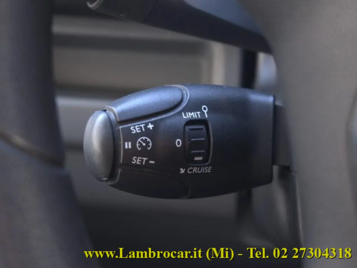 Opel Vivaro Furgone usata a Milano (10)