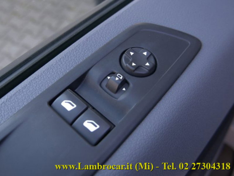 Opel Vivaro Furgone usata a Milano (18)