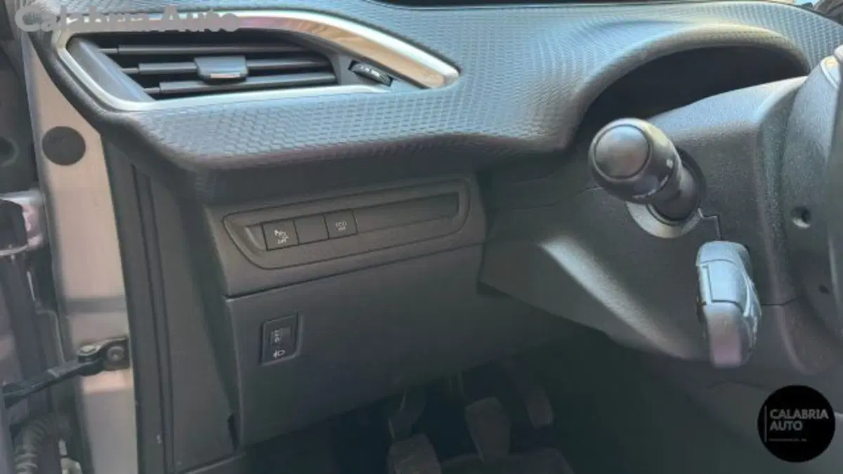 Peugeot 208 usata a Reggio Calabria (18)