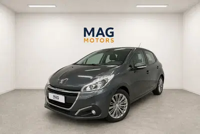 Peugeot 208 75 5 porte Active del 2015 usata a Rende