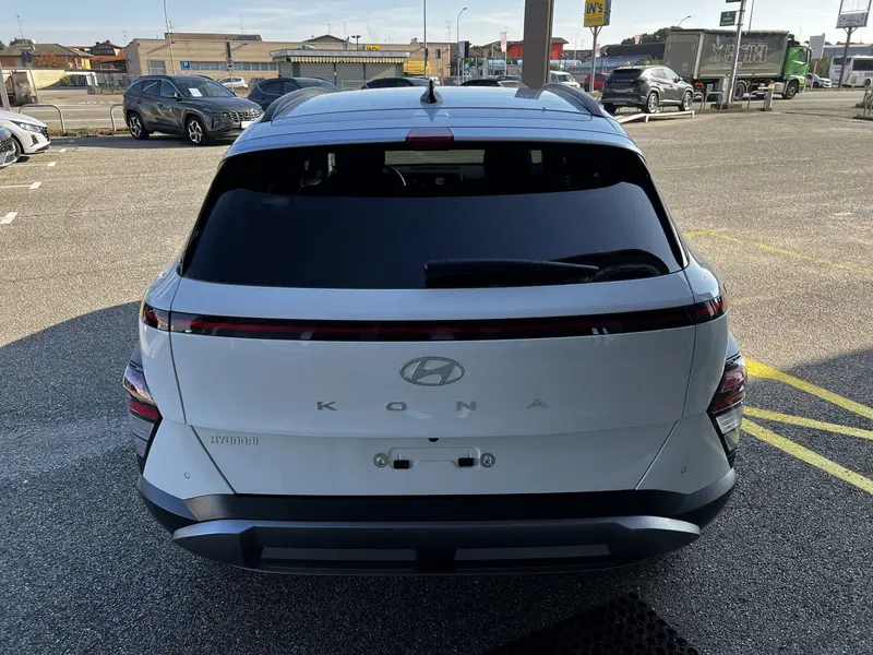 Hyundai Kona nuova a Vercelli (4)