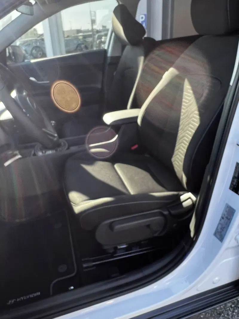 Hyundai Kona nuova a Vercelli (8)