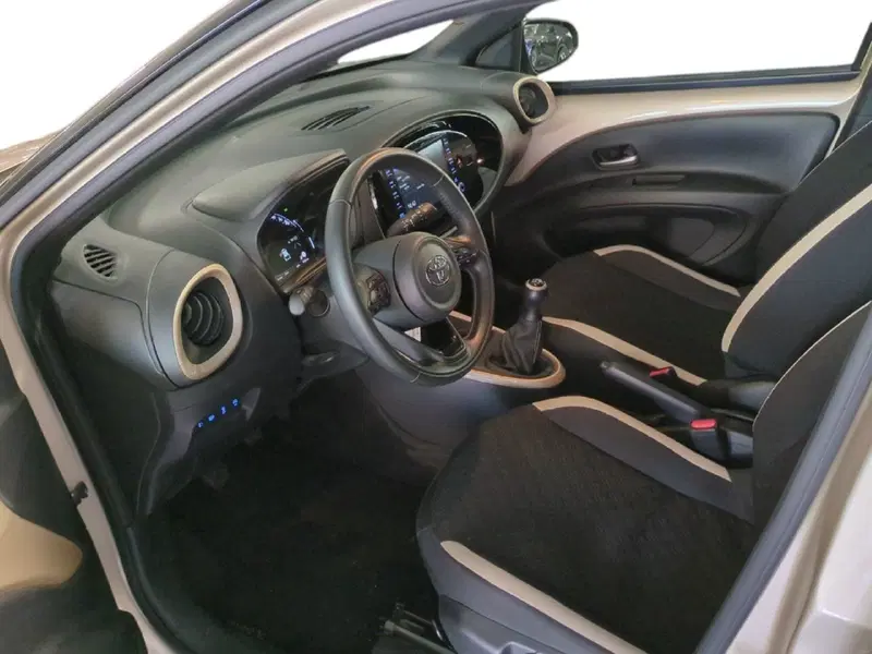 Toyota Aygo X usata a Milano (13)