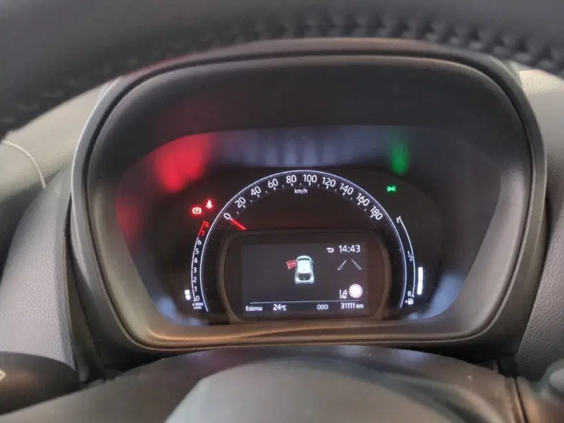 Toyota Aygo X usata a Milano (14)