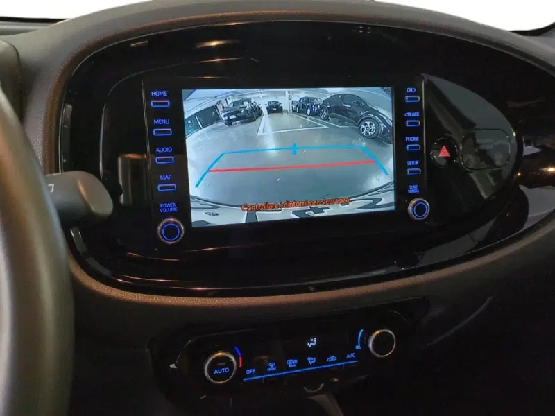 Toyota Aygo X usata a Milano (18)