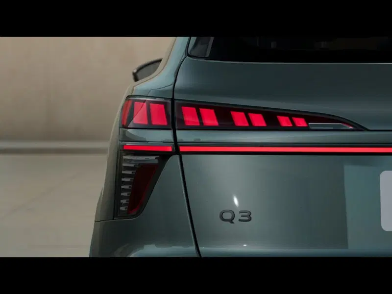 Audi Q3 Sportback nuova a Livorno (7)