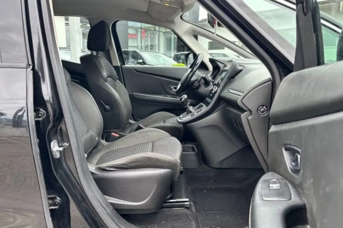 Renault Scenic E-Tech Electric usata a Latina (8)