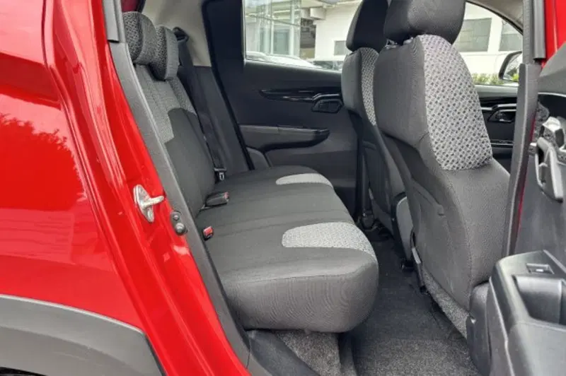 Mahindra KUV100 usata a Latina (10)