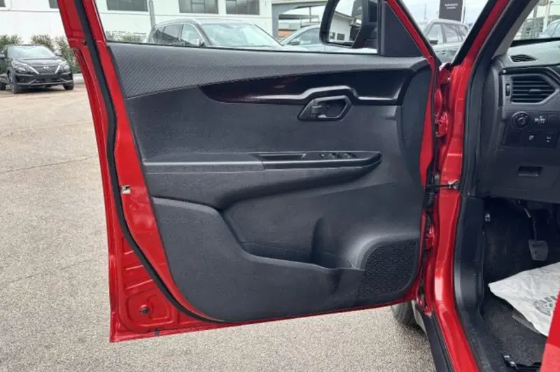 Mahindra KUV100 usata a Latina (12)