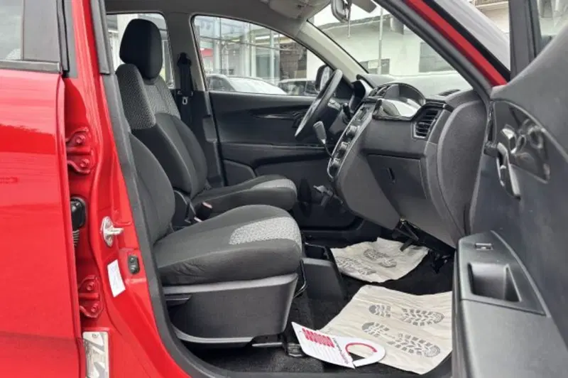Mahindra KUV100 usata a Latina (8)