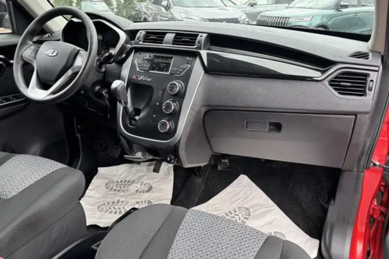 Mahindra KUV100 usata a Latina (9)