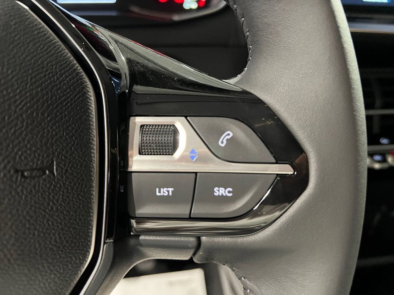 Peugeot 208 nuova a Bari (17)