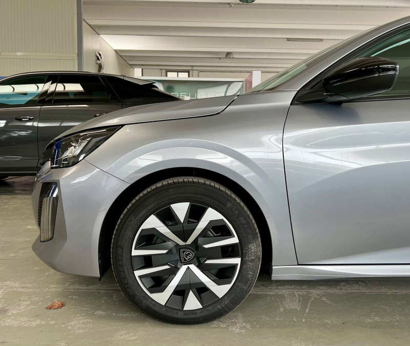 Peugeot 208 nuova a Bari (4)