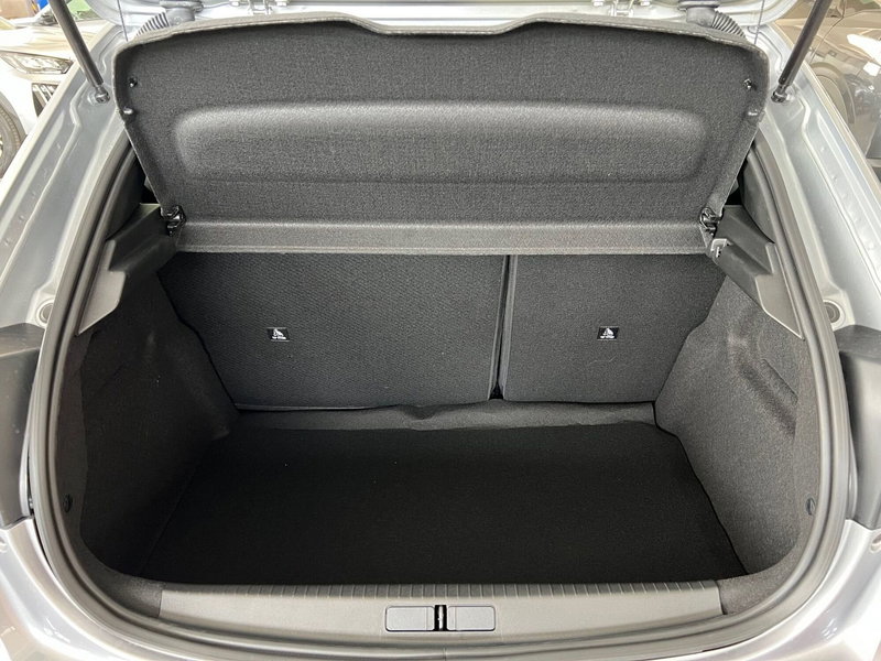 Peugeot 208 nuova a Bari (8)