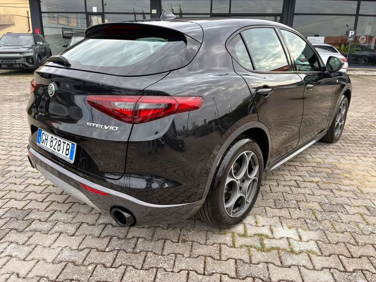 Alfa Romeo Stelvio usata a Chieti (3)