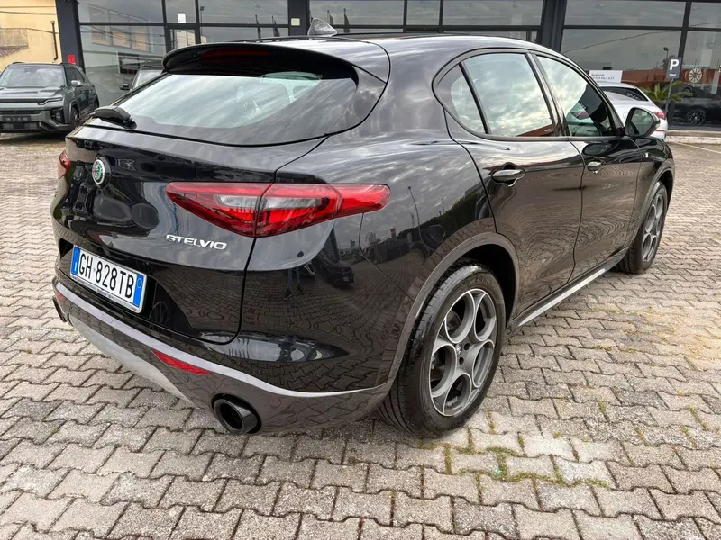 Alfa Romeo Stelvio usata a Chieti (3)