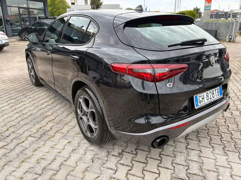 Alfa Romeo Stelvio usata a Chieti (4)