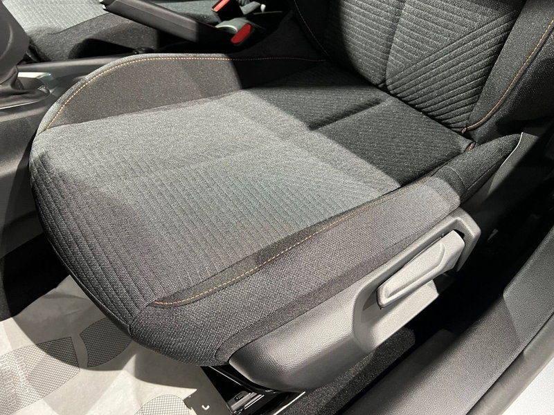 Peugeot 208 nuova a Bari (12)