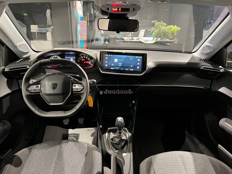 Peugeot 208 nuova a Bari (14)