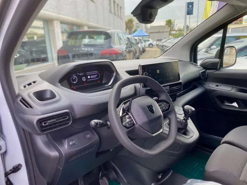 Peugeot Partner Furgone nuova a Bari (12)