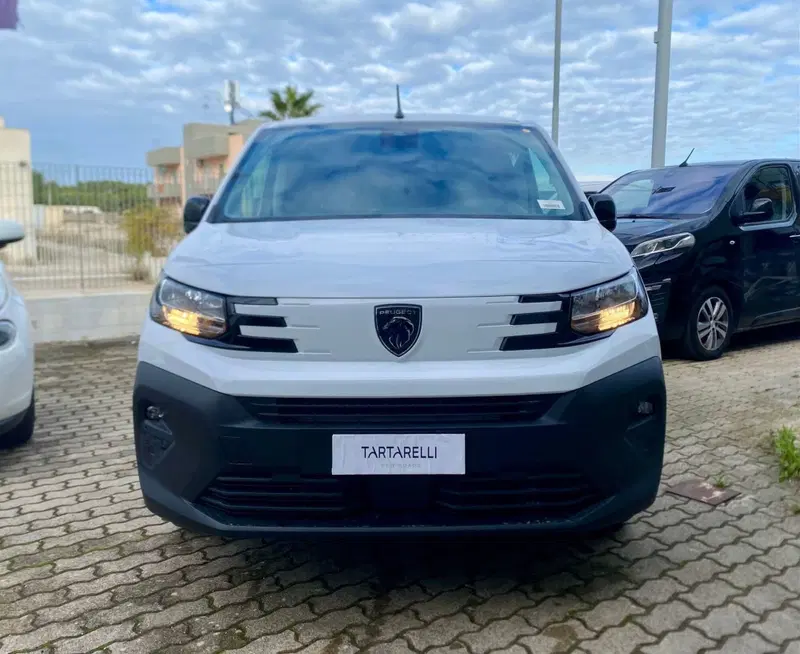 Peugeot Partner Furgone nuova a Bari (2)