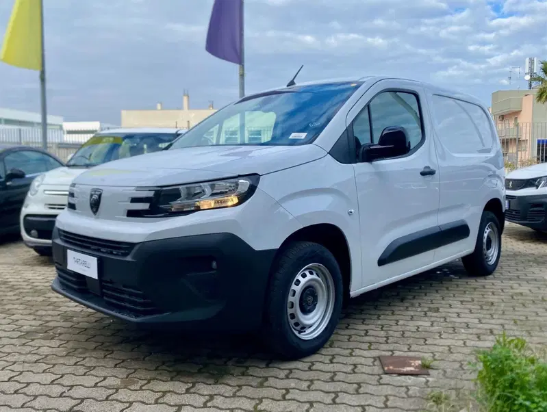 Peugeot Partner Furgone nuova a Bari (3)