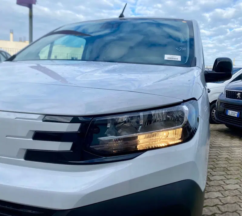 Peugeot Partner Furgone nuova a Bari (5)