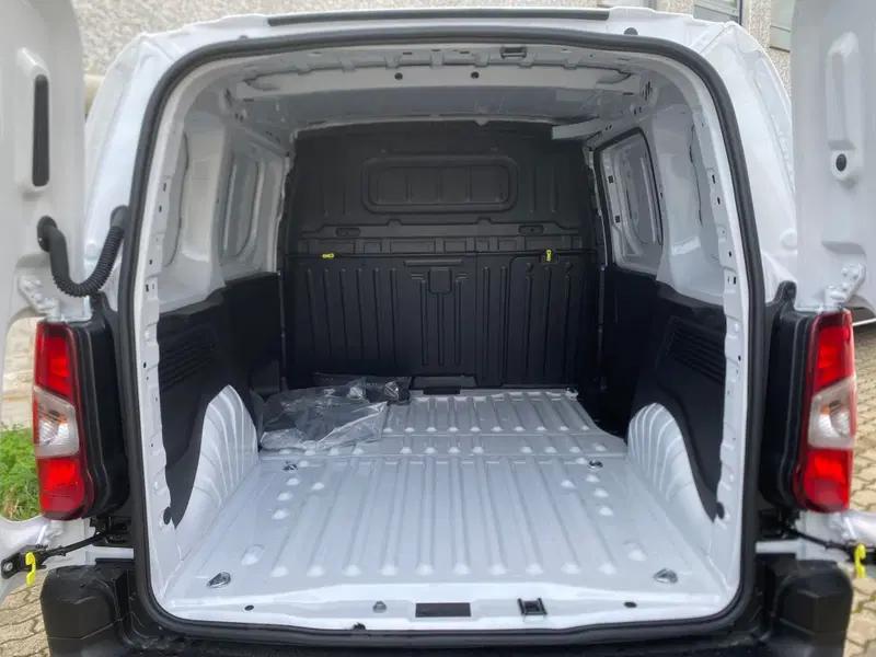 Peugeot Partner Furgone nuova a Bari (7)