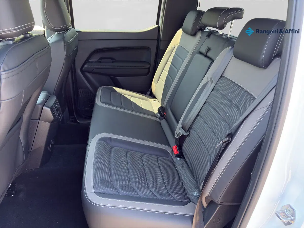 Volkswagen Amarok nuova a Mantova (14)