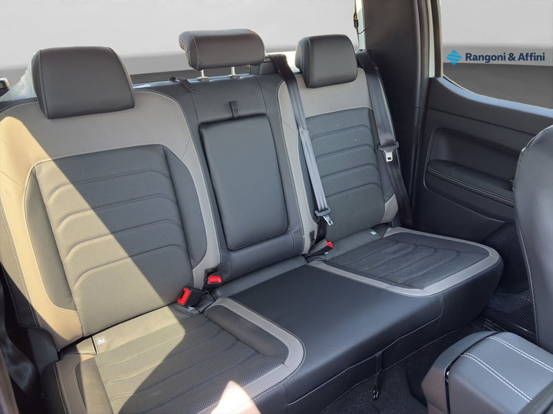 Volkswagen Amarok nuova a Mantova (18)