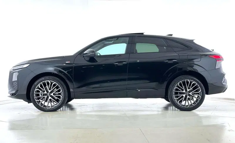 Audi Q3 Sportback nuova a Perugia (6)