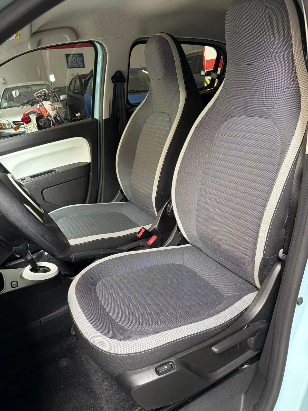 Renault Twingo usata a Milano (12)