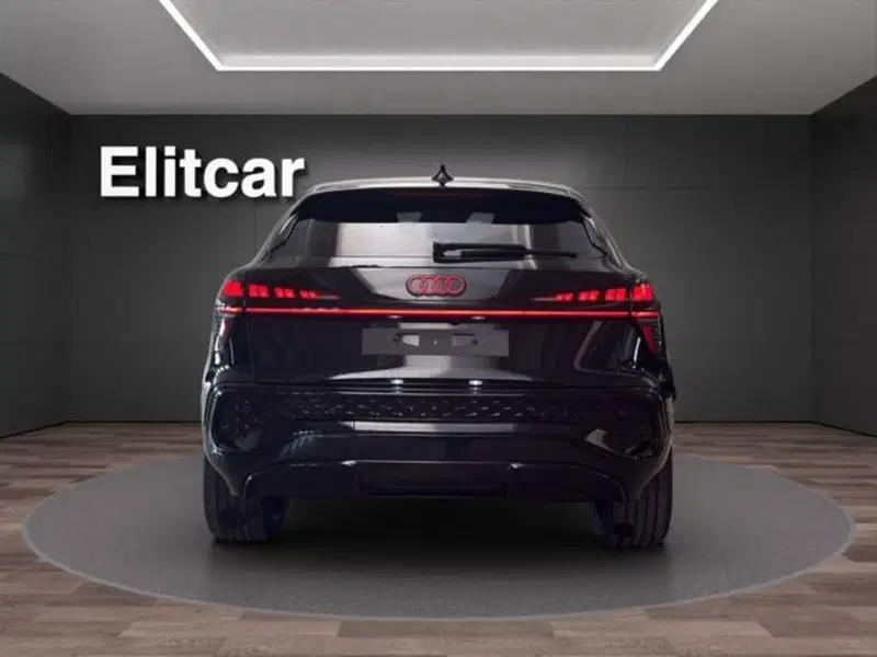 Audi Q3 Sportback nuova a Milano (7)