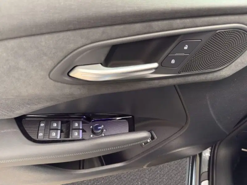 Audi Q3 Sportback nuova a Novara (18)