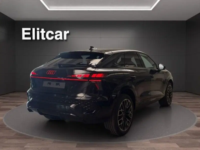 Audi Q3 Sportback nuova a Novara (10)