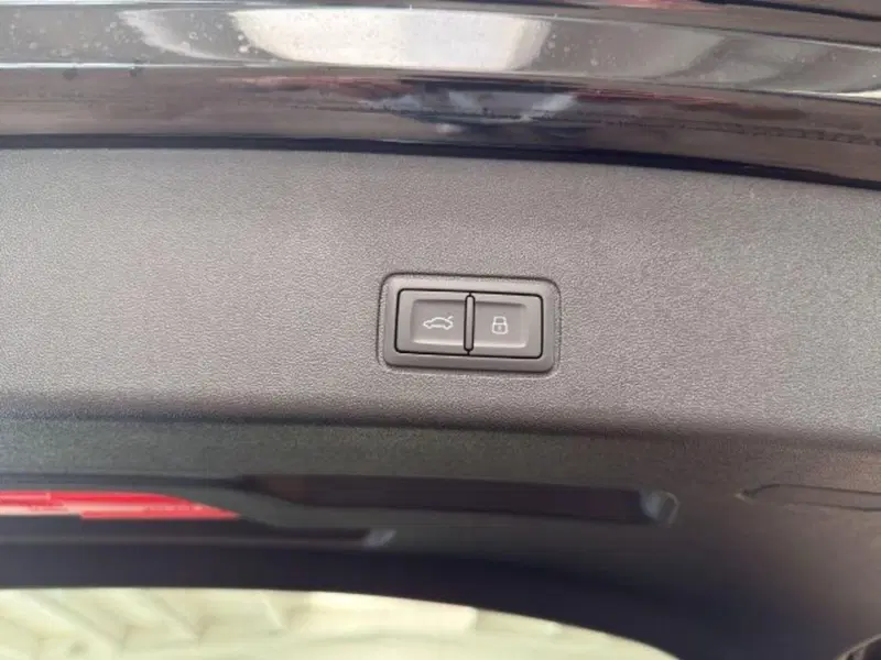 Audi Q3 Sportback nuova a Novara (12)
