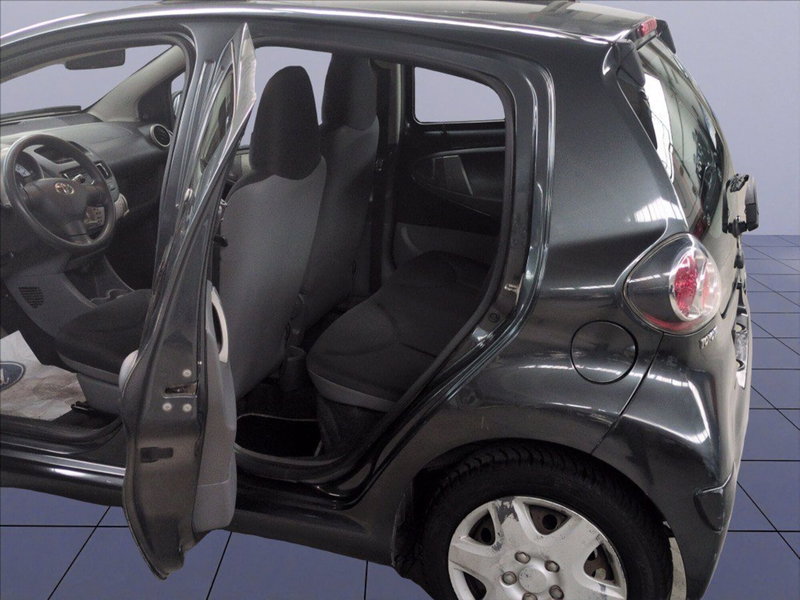 Toyota Aygo usata a Milano (12)